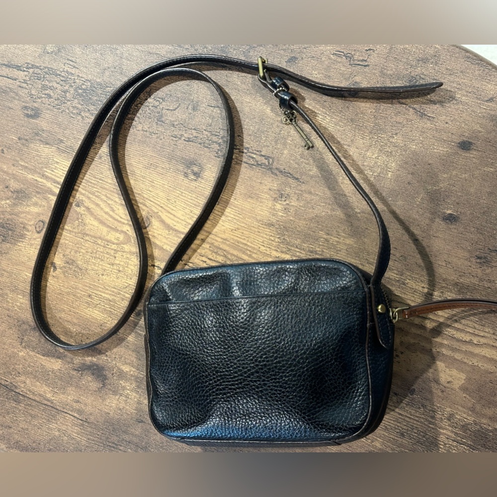Fossil black crossbody purse with key accessory